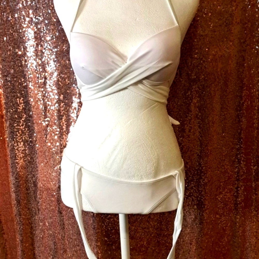 NWOT THE ONLY BIKINI YOULL EVER NEED! SZ SMALL MULTI-WAY BIKINI♥️♥️♥️♥️ - Picture 2 of 4